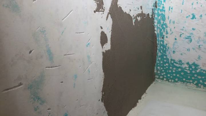 Заходя в ванную, гости спрашивают, дорогая ли плитка. И не верят, что её там нет