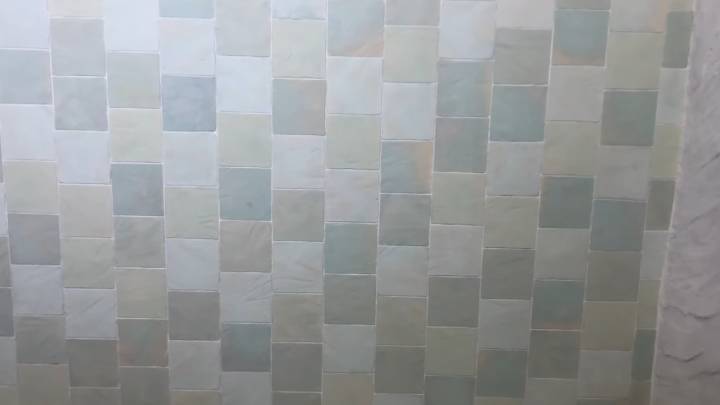 Заходя в ванную, гости спрашивают, дорогая ли плитка. И не верят, что её там нет