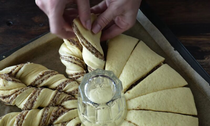 Вот так легко моя бабушка делает ореховый пироги. Элегантно, вкусно и быстро