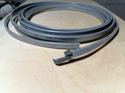 Простое решение, чтобы входная дверь не промерзала зимой. Сделал себе, проверил в морозы